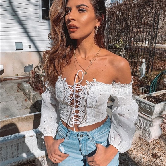 ☁️Broderie Eyelet Lace Up Puff Sleeve Crop Top - Picture 2 of 8